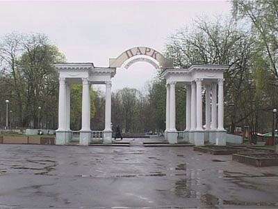 В городском саду сидели...