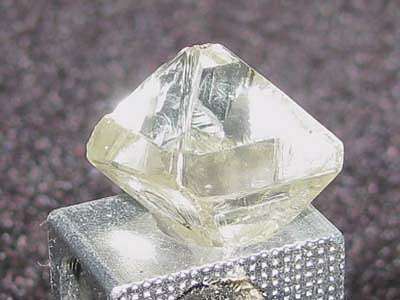 Эксклюзивный бриллиант в 9 карат