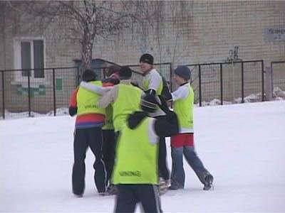 Футбол на снегу.