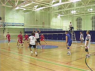 Депутаты и чиновники сошлись на спортивном поле