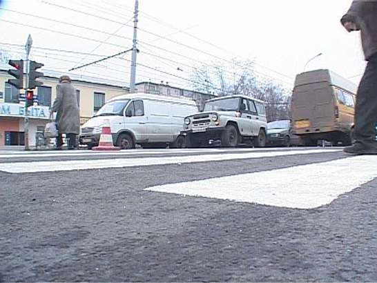 Переход красят — машины стоят