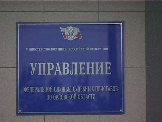 Рад бы за границу, да долги не пускают...