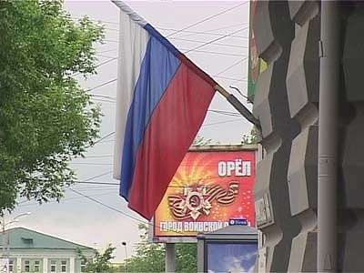 Кому нужны российские флаги?